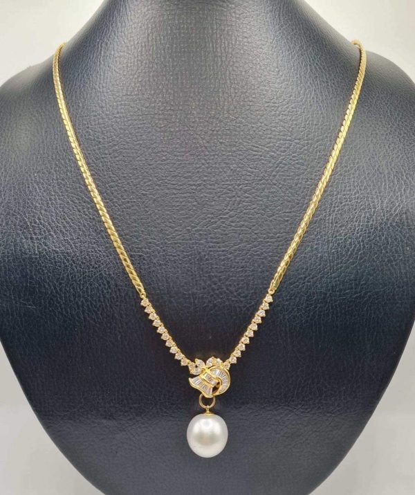 #TheSALE | Knot Baguette Pearl Diamond Necklace 18kt For Sale