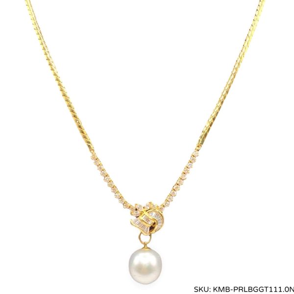 #TheSALE | Knot Baguette Pearl Diamond Necklace 18kt For Sale