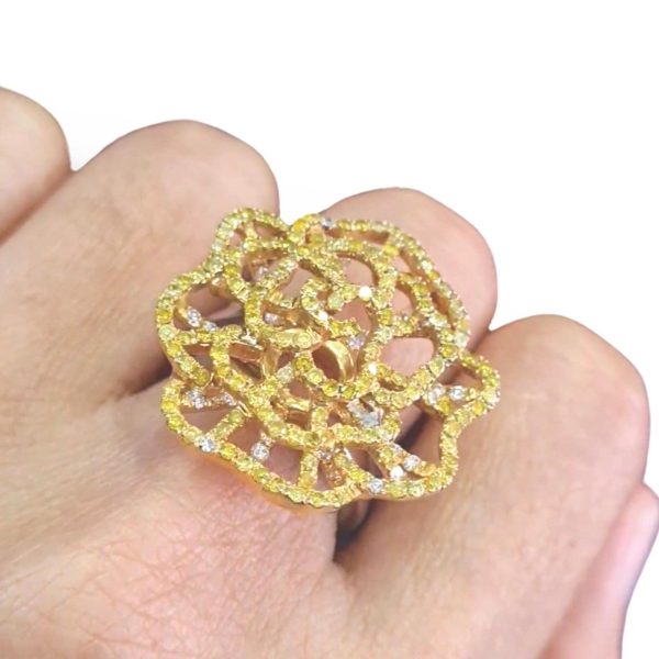 #TheSALE | Golden Large Floral Diamond Ring 14kt Fashion