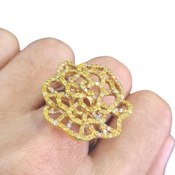 #TheSALE | Golden Large Floral Diamond Ring 14kt Fashion