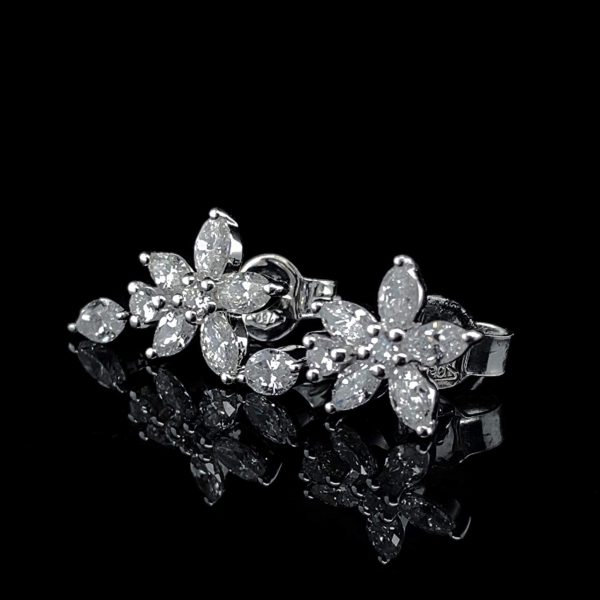 Star Falling Stud Diamond Earrings 18kt Fashion