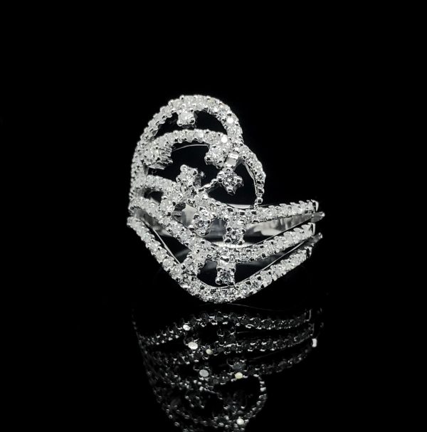 Round Statement Diamond Ring 18kt Online Hot Sale