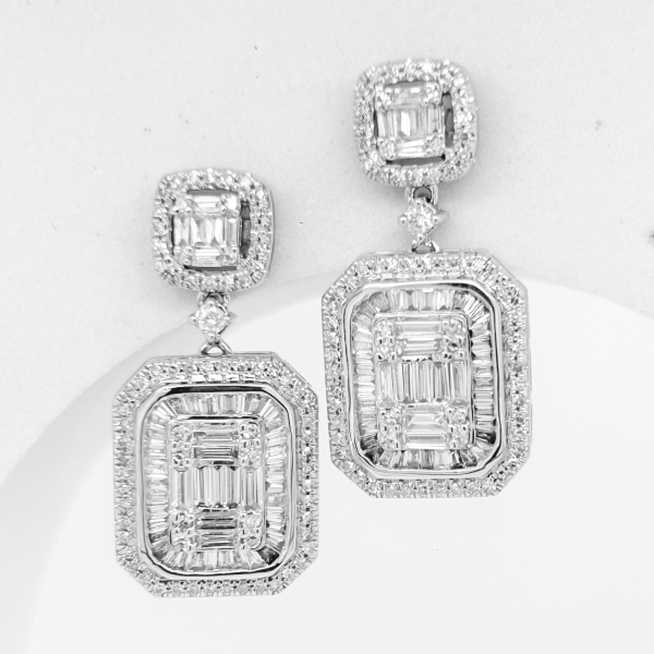 Round Baguette Dangling Diamond Earrings 14kt Supply