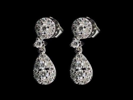 Round Pear Diamond Earrings 18kt Supply