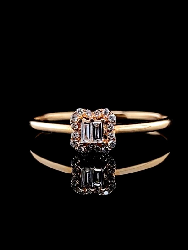 Rose Clover Halo Diamond Ring 18kt Fashion